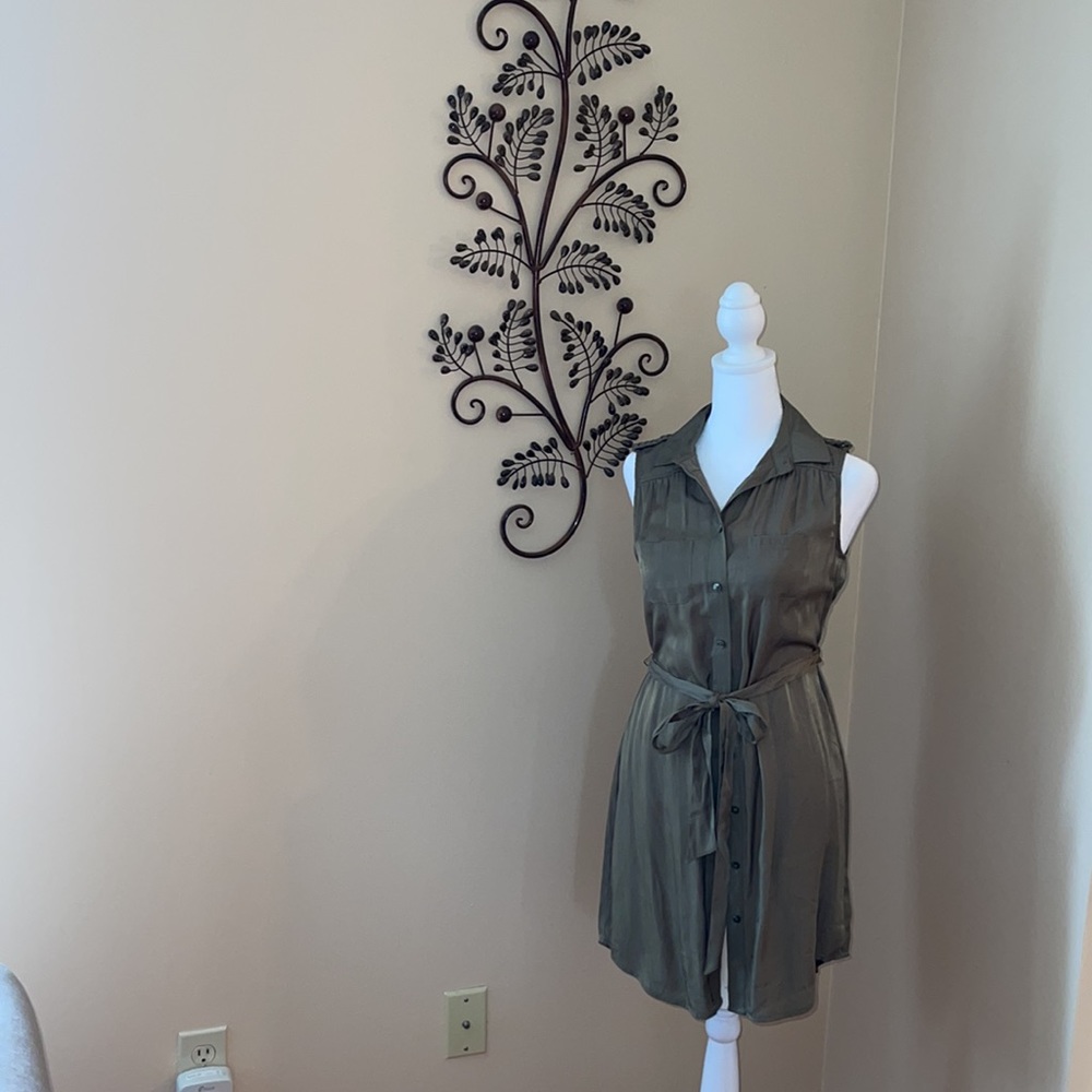 Bundle of 3 AE outfitters Dress plus 2 Size XS shirts express and BR